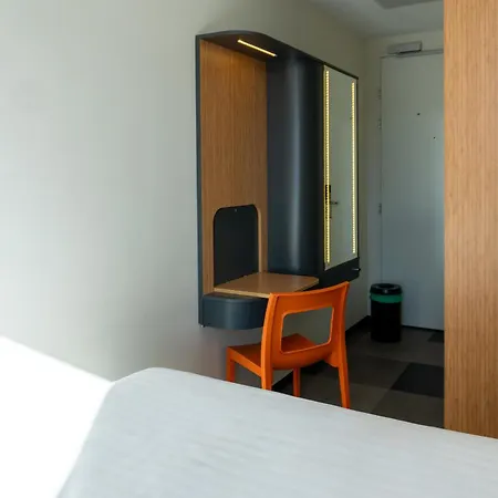 Отель Easyhotel Arena Boulevard Амстердам