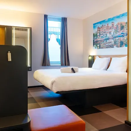 Easyhotel Arena Boulevard Отель 2*