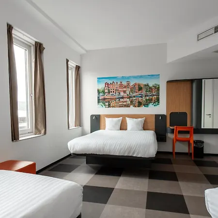 Отель Easyhotel Arena Boulevard 2*