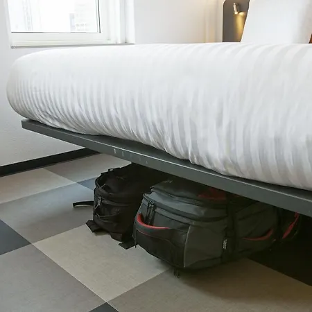 Easyhotel Arena Boulevard Отель