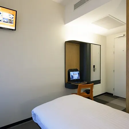 Easyhotel Arena Boulevard Отель