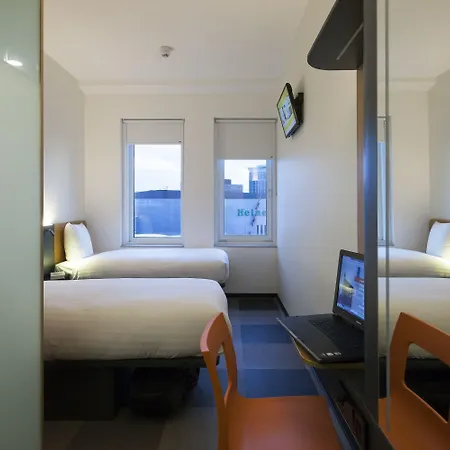 Easyhotel Arena Boulevard 2*