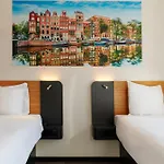 Easyhotel Arena Boulevard 2*