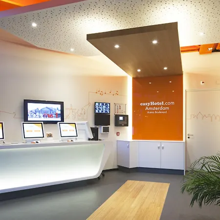 Easyhotel Arena Boulevard מלון