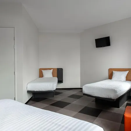 Easyhotel Arena Boulevard מלון 2*