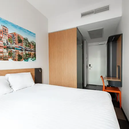 Easyhotel Arena Boulevard Hotel