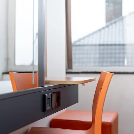 Easyhotel Arena Boulevard מלון 2*