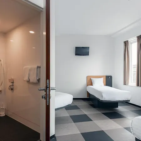 Easyhotel Arena Boulevard Hotel