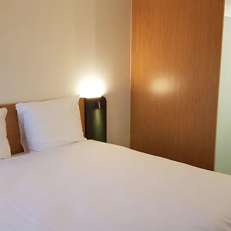 Easyhotel Arena Boulevard מלון 2*