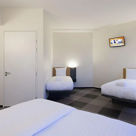 Easyhotel Arena Boulevard מלון 2*