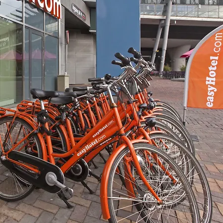 מלון Easyhotel Arena Boulevard 2*