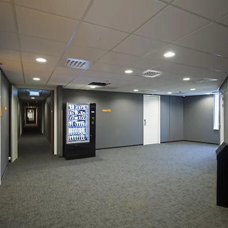 מלון Easyhotel Arena Boulevard 2*
